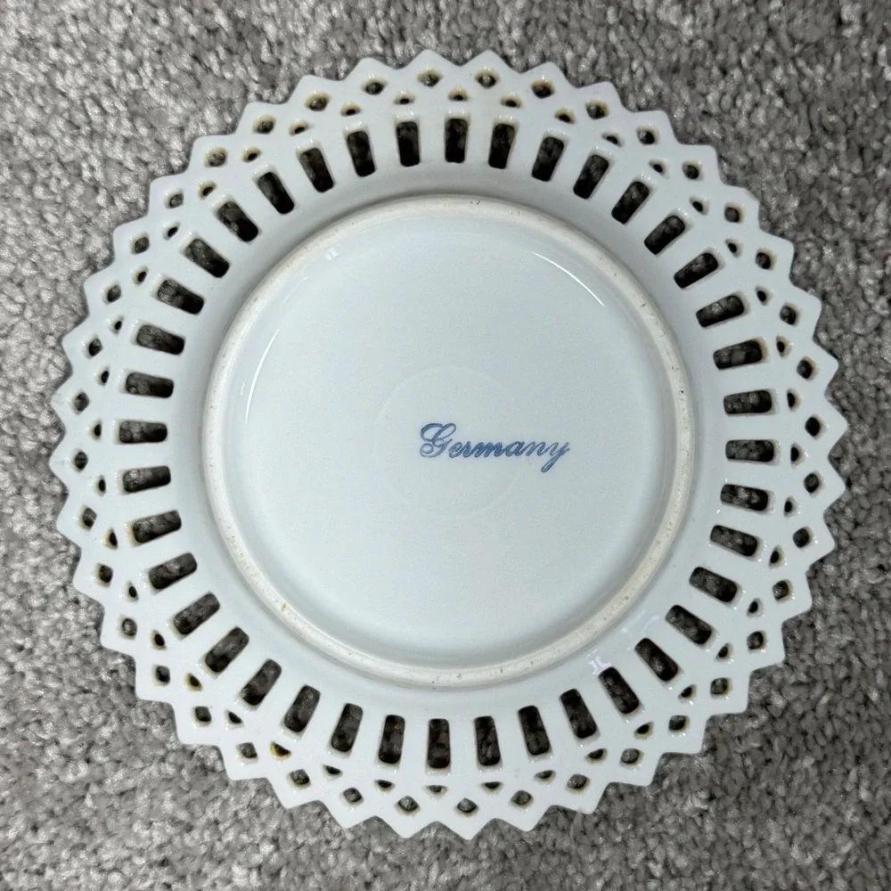 Germany Reticulated Porcelain Plate Courting Couple Floral Dish Gold Lattice‎